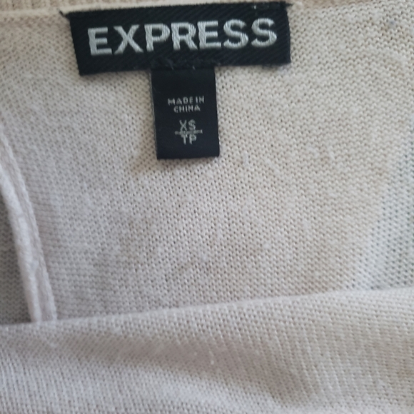 Express Split Back Top - Picture 3 of 3